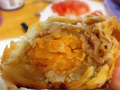 咸蛋黄月饼-白玉兰传统小吃