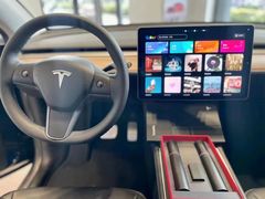 -TESLA 特斯拉(上海太古汇体验店)