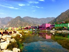 -百里峡七彩艺术小镇