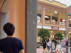 -王府井奥莱临潼小镇(临潼店)