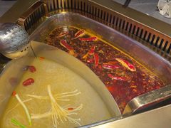 酸萝卜鸳鸯锅-鮮樂門重庆美蛙鱼头火锅(恒隆店)