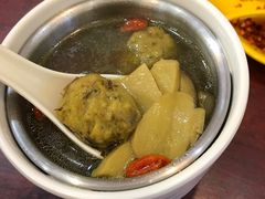 咖喱牛肉贡丸汤-小杨生煎(香港名都店)