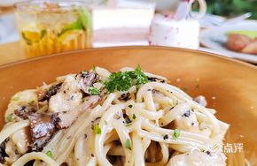 Black Truffle Cream Chicken Mushroom Pasta