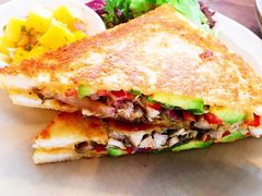 -ROAST coffee & eatery