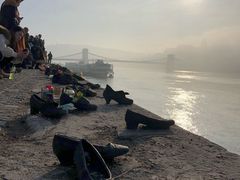 -多瑙河畔鞋履雕塑