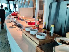 -亚洲国际大酒店·云顶阁旋转自助餐厅