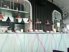 -亚洲国际大酒店·云顶阁旋转自助餐厅