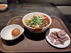 肉蛋双飞牛肉面-清真·马安军辣子牛肉面