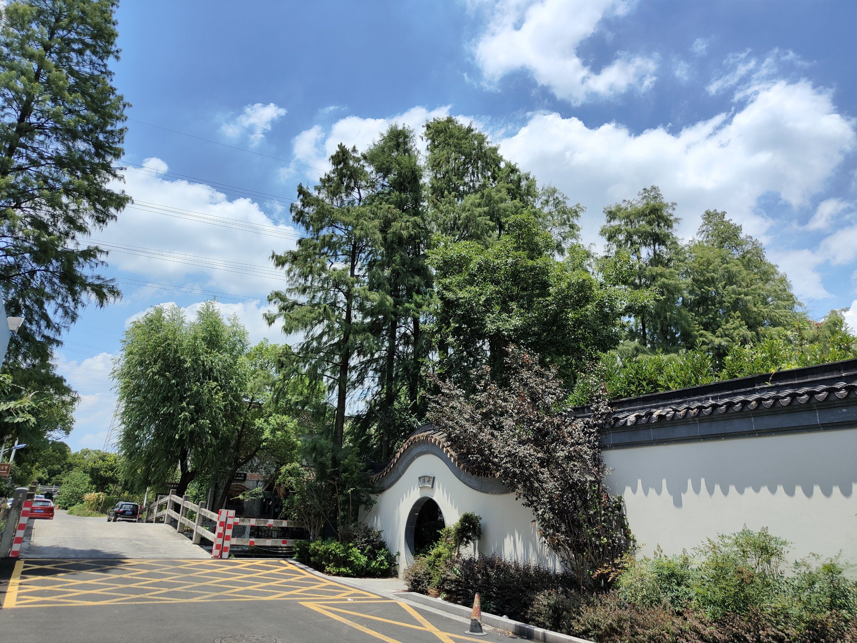 「西江古村民国老街」西江古村
闹市中