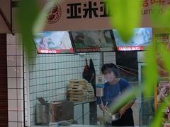 -三亚火车头万人海鲜广场