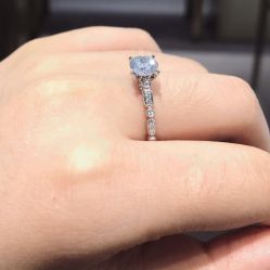 -威德钻石-克拉钻大本营(南京东路店)