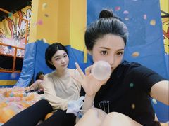 -爱蹦iBOON蹦床运动馆(江汉店)