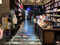 -钟书阁(松江泰晤士小镇店)