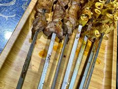 烤牛羊肉串-乡村馕坑肉·烧烤·新疆菜·本地人更爱吃(阿勒泰首店)