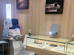 -视野联行眼镜·蔡司·尼康·豪雅·依视路(青浦宝龙店)