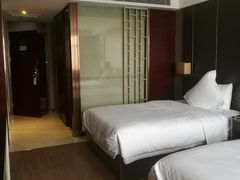 -武汉光谷广场杨家湾地铁站怡程酒店