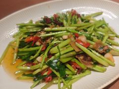 藜蒿炒腊味-荷栖小院·品质江西菜(红谷滩店)