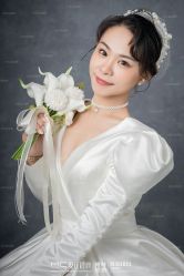 -现代经典婚纱摄影