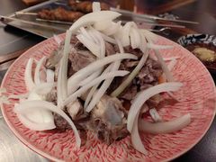 手抓羊排-阿里家·新疆烤肉酒場 by MIG