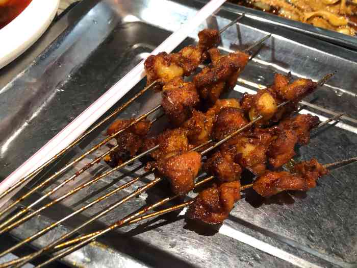 阿龙烧烤(小南门店)-"去西安旅游看到这家人挺多的,不到他家为啥.