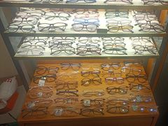 -优医视平价眼镜蔡司依视路折扣工厂店(十里堡店)
