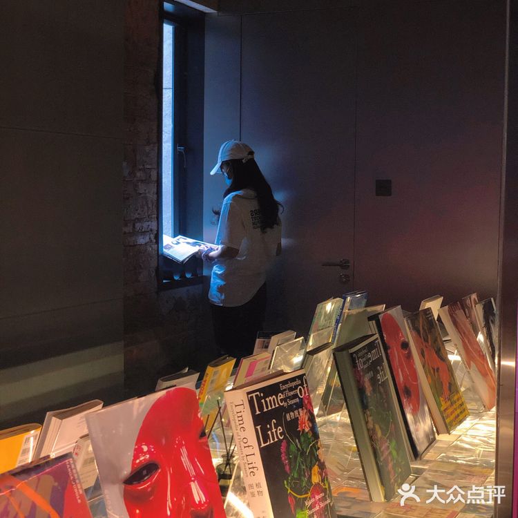 广州新晋黑胶店｜治愈系咖啡馆