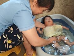 -鲸鱼妈妈月嫂/育婴师定制