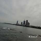 从西站口向东再向南走一段路就到了