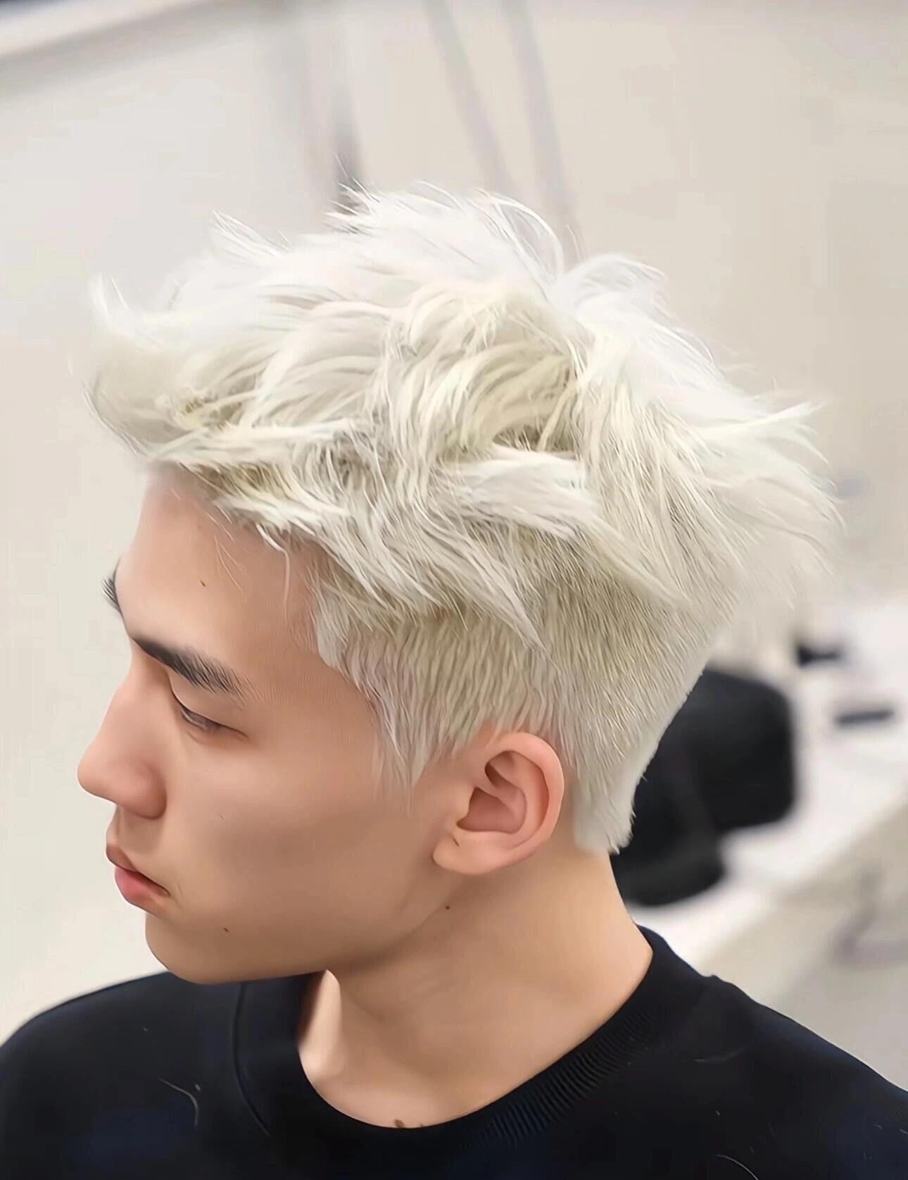 🎩 白发风尚,男士短发的率性演绎 💇‍♂️