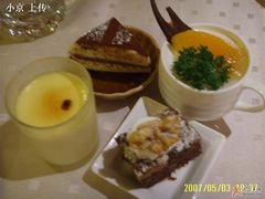 冻奶酪、核桃布朗尼、焦糖布丁、提拉米苏-裕元花园酒店
