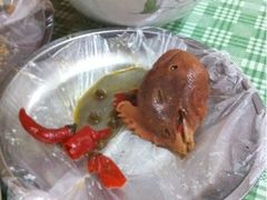 -梁老三麻辣鸡头总店