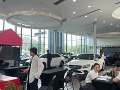 -成都中升之星奔驰4S店