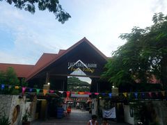 -东海岸人工湖美食村