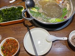 -乡土黄·鲜牛肉火锅·小龙虾(兴业街店)