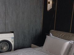 -欧辰国际酒店(重庆欢乐谷轻轨站店)