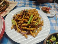 -老街烧烤大排档·地道湖北菜·龙虾馆(汉口火车站店)
