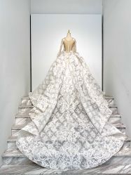 点击看大图 -Renee芮亦婚纱