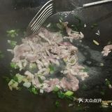 上桌就被消灭的西葫芦炒肉丝～