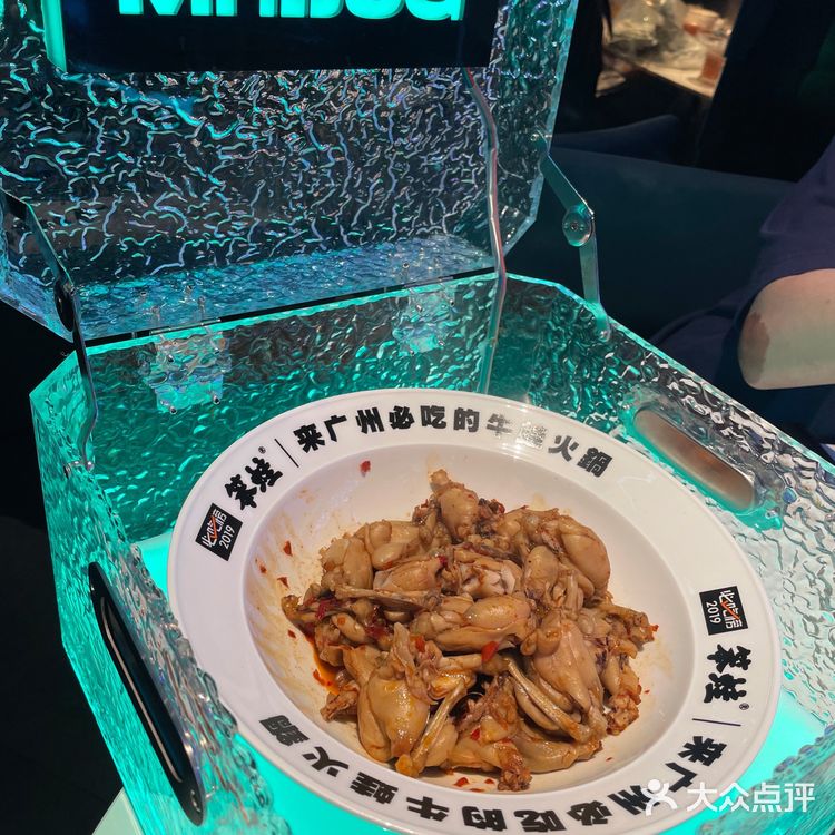 广州火锅店｜像酒吧一样的牛蛙火锅店？！