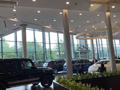 -成都中升之星奔驰4S店