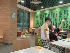 大堂-麦当劳(郑州新郑机场)