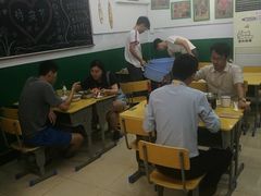 大堂-做了不起的80后