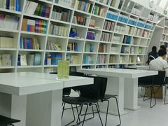 -钟书阁(松江泰晤士小镇店)