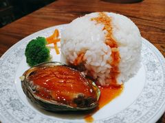 鲍鱼扣饭-东来菜馆•手抓海鲜家常菜•海鲜锅贴(鸽子窝店)