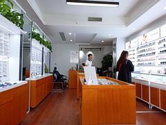 -视野联行眼镜•蔡司•依视路(温江店)