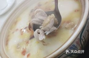 Chestnut Pig's Trotter Chicken Stew