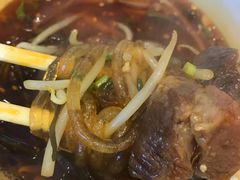 牛肉酸辣粉-吉品合酥脆烤饼(太平洋森活天地店)