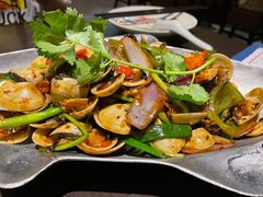 -大头虾越式风味餐厅(光明广场店)