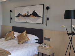 -昆明春城湖畔度假村