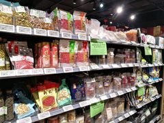 -中百仓储超市有限公司(越秀星汇维港店)